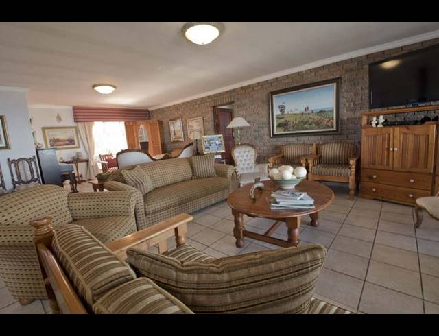 11 BEDROOM HOUSE FOR SALE IN DANA BAY